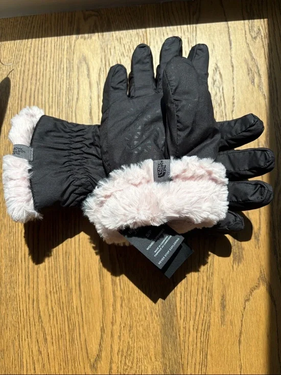 NORTH FACE | Black Quilted Gloves with Light Pink Fur Cuffs - Picture 5 of 6